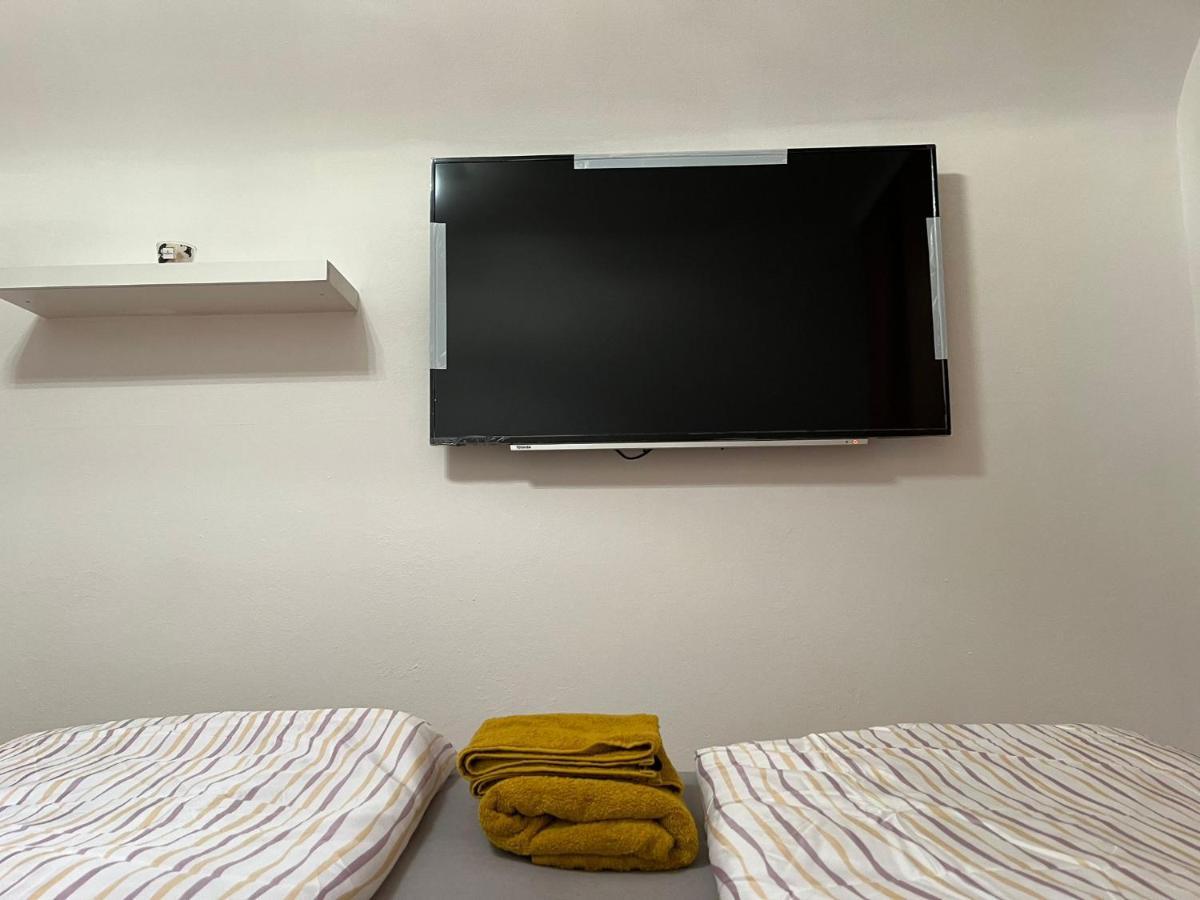 Breathtaking Shared Villa Near Danube River /W Garden And Parking Wien Exteriör bild